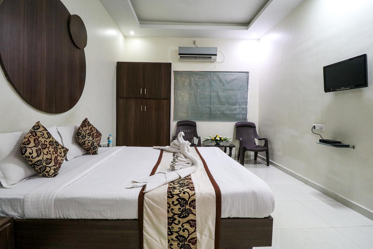Whistling Meadows Hotel Ahmedabad Exterior photo