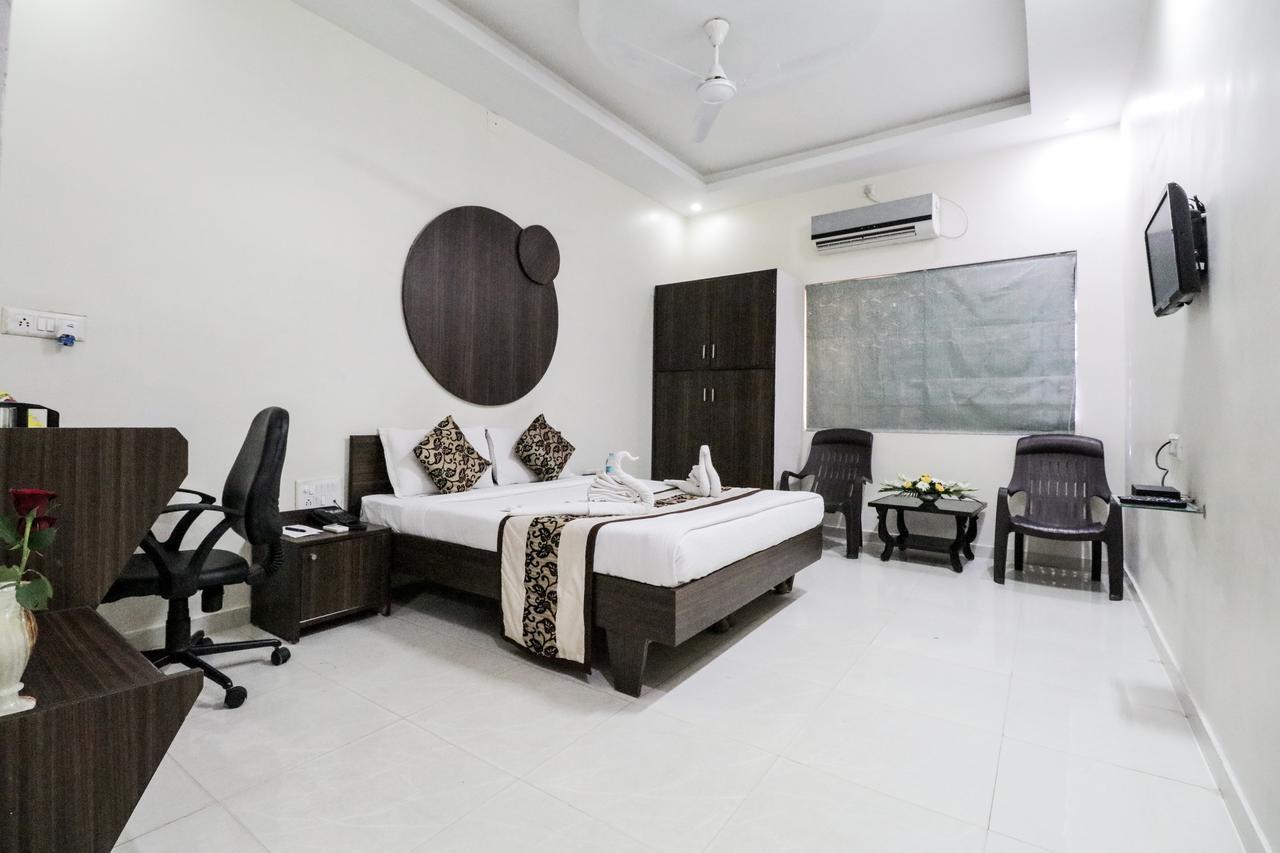 Whistling Meadows Hotel Ahmedabad Exterior photo